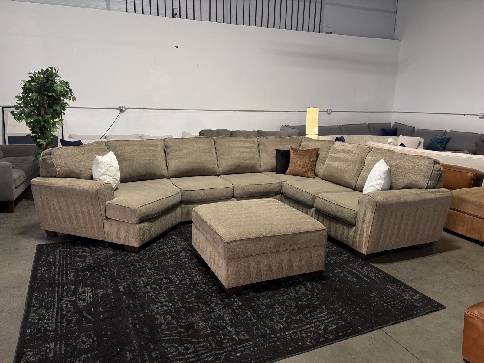 Large Clean Sectional (Can Deliver)