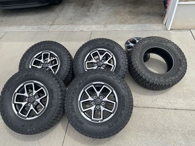 5 Falken Wildpeak A/T3W LT285/70R17 Tires w/TPMS, 900 miles, 2025