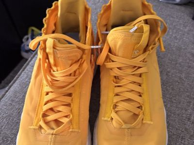 Nike Air Proto React university Gold Size 10