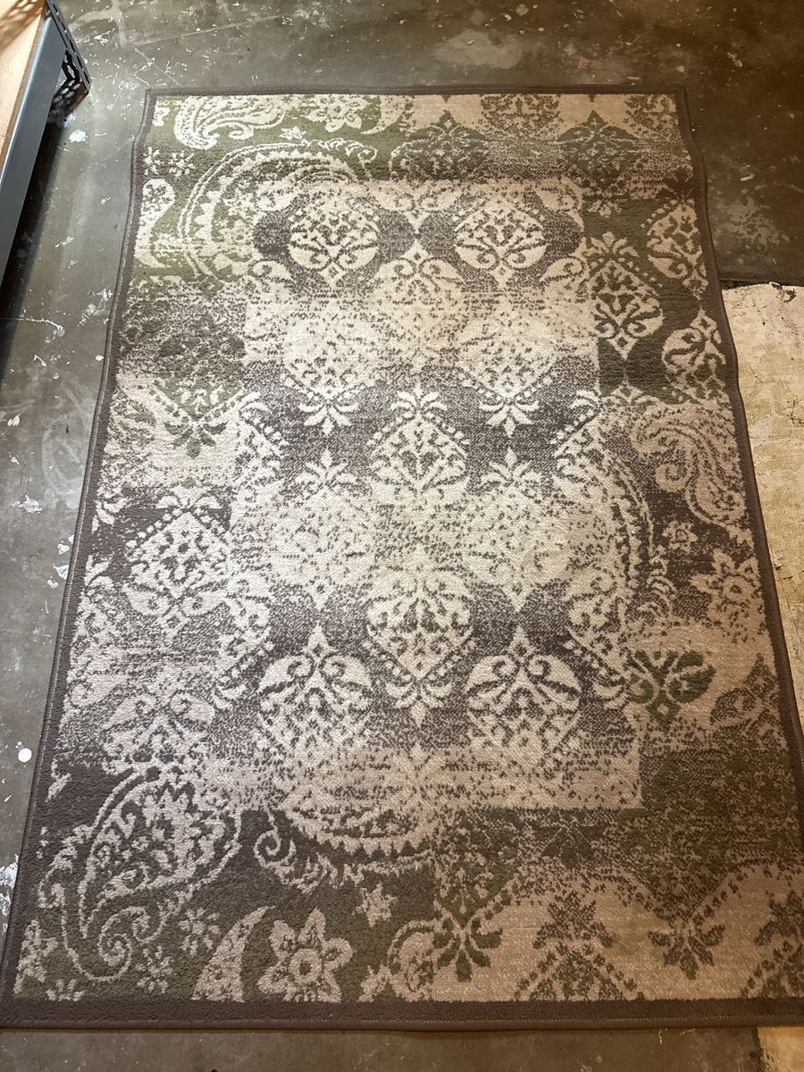 Boho Medallion Area Rug - Gray/Brown/Cream - 4’ x 6’  - Used Good Condition