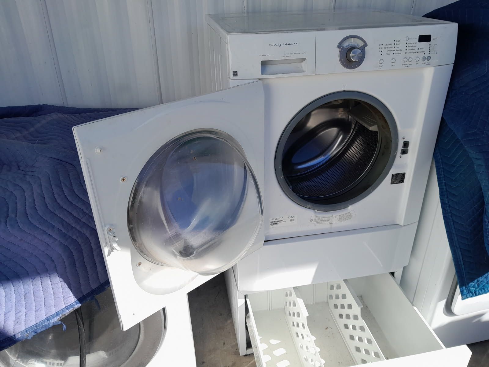 Nice Frigidaire Front Load Washer with Pedestal Drawer