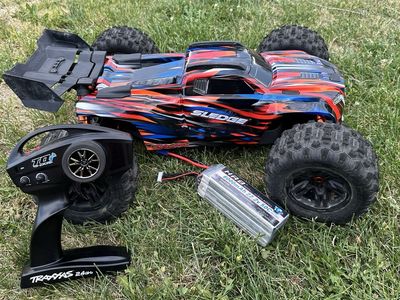 Traxxas Sledge 1/8 Scale 4WD RC Truggy with TQi Transmitter and Battery