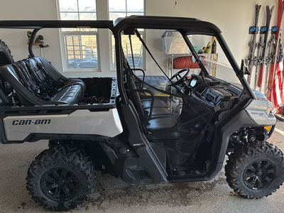 Can-Am Defender HD10