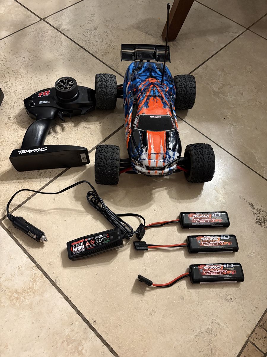 Traxxas E-Revo 1/16 RC Brushed Car with TQi 2.4GHz Radio, Charger & 3 Traxxas Power Cell NiMH Batteries