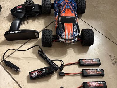 Traxxas E-Revo 1/16 RC Brushed Car with TQi 2.4GHz Radio, Charger & 3 Traxxas Power Cell NiMH Batteries