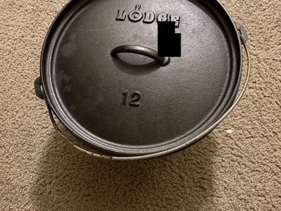 Brand new lodge cast iron Dutch oven 6qt