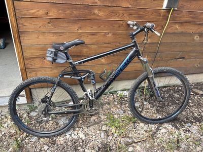 Trek Fuel EX Mountain Bike - Medium Frame, Fox Suspension, Carbon Fiber Handlebars