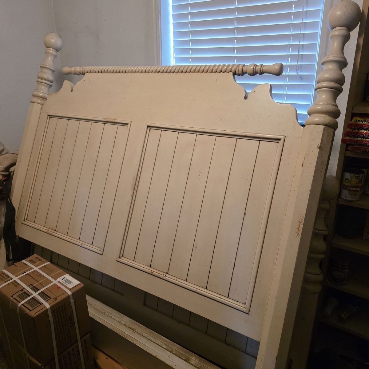 Very nice queen bed for sale