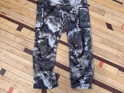 Cabela's Men's Camo Hunting Pants Size 36