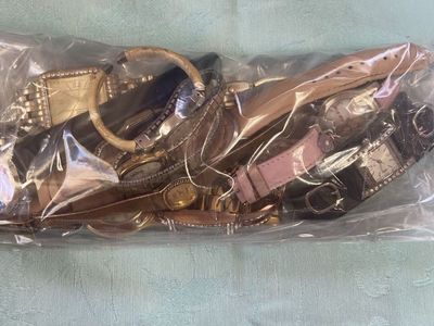 Lot of 15 (Watches in a Bag)! Most do not work! $40.00