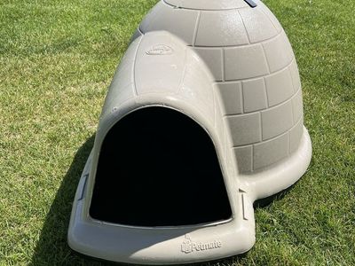 Petmate Large Dog House Igloo