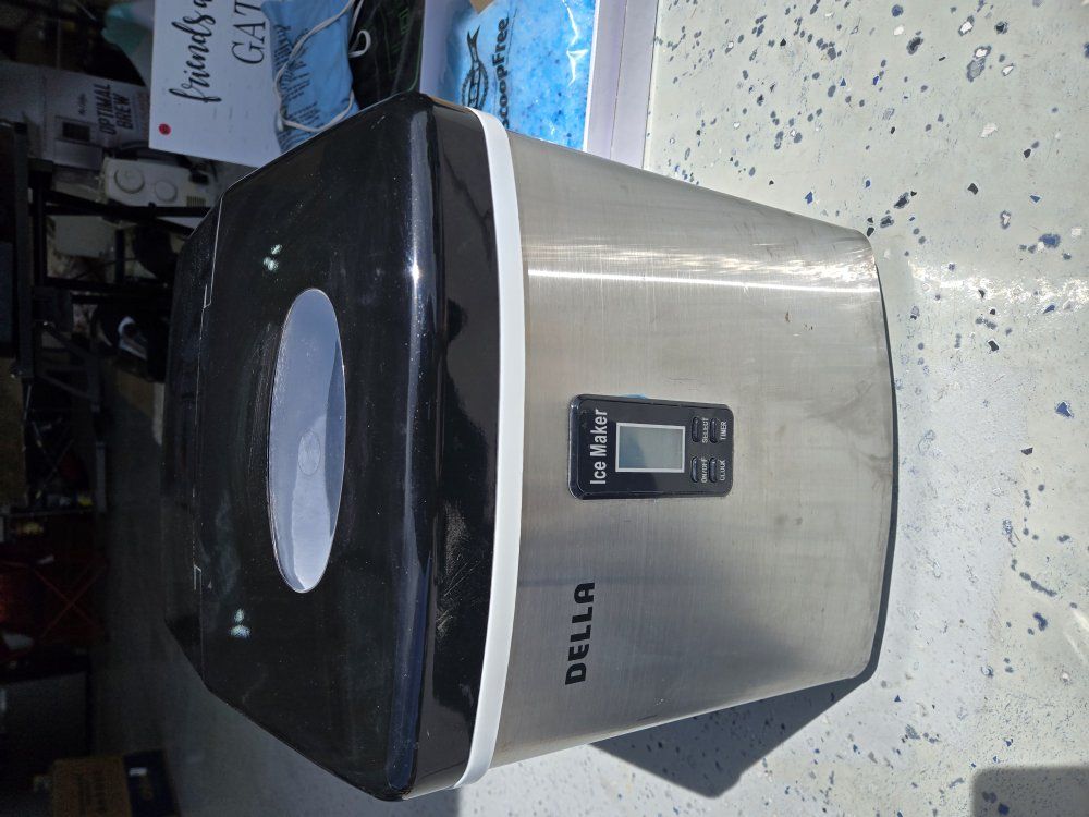 Della ice maker