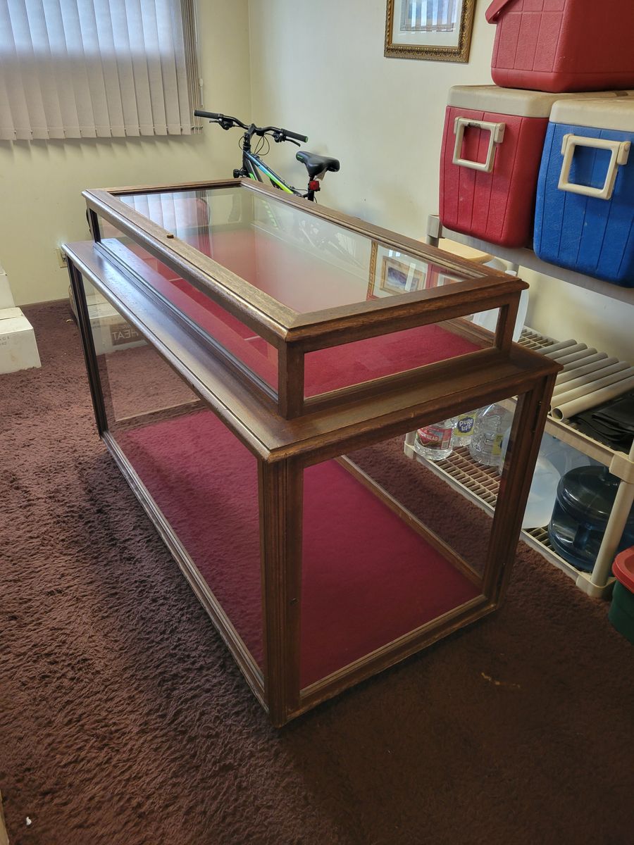 Showcase-Glass Display case