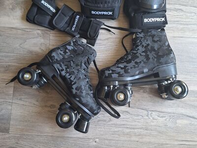 Roller Skates and protective gear (Womens)