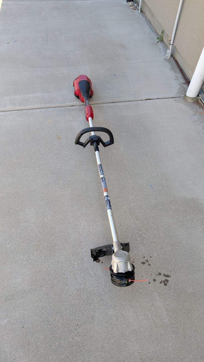Toro 16" Flex Force 60v trimmer with 2.5 Amp Hr battery