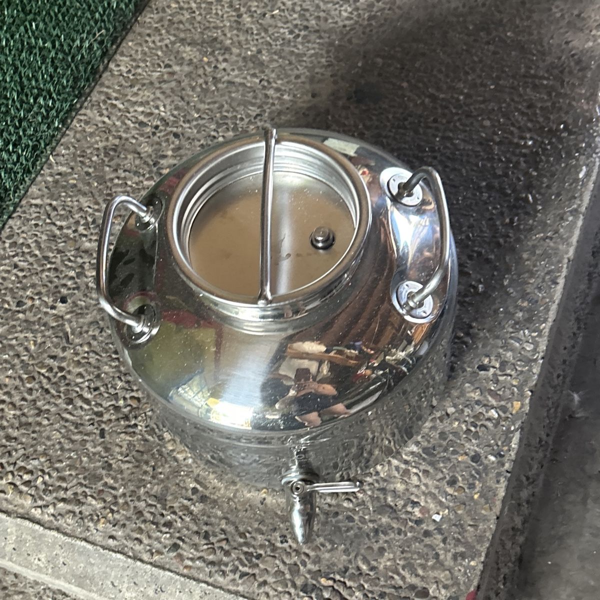 Main image 6