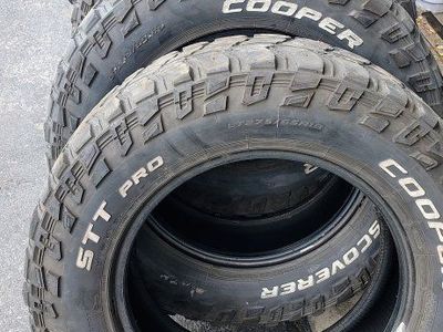 275/65/18 Cooper SST Discoverer