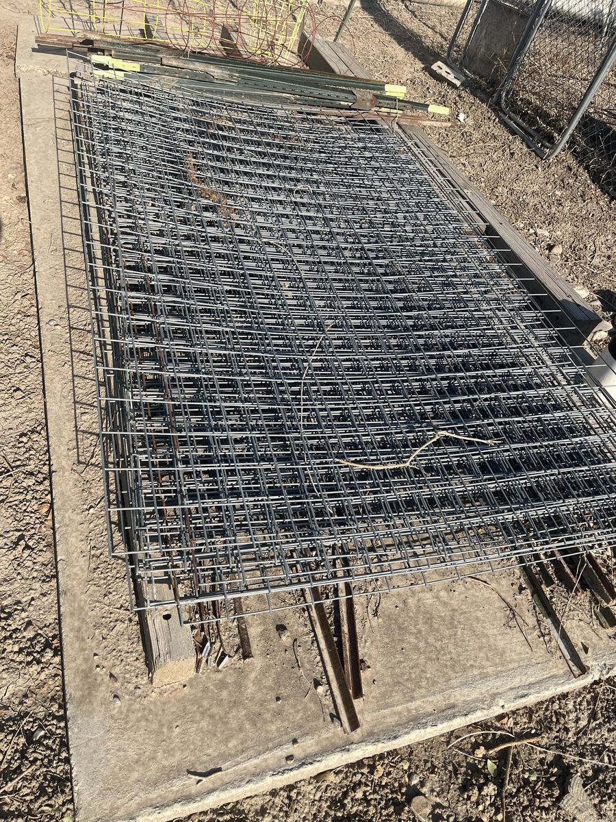 Heavy-Duty Metal Wire Cattle/Hog Fence Panels Lot