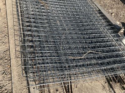 Heavy-Duty Metal Wire Cattle/Hog Fence Panels Lot