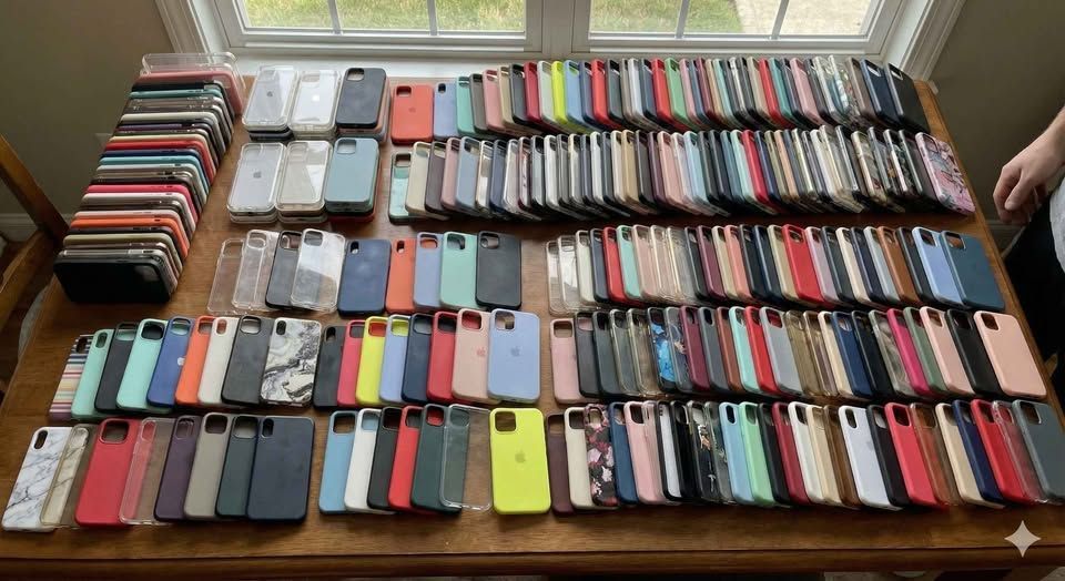 Thousands of iPhone Cases RESELLERS DREAM
