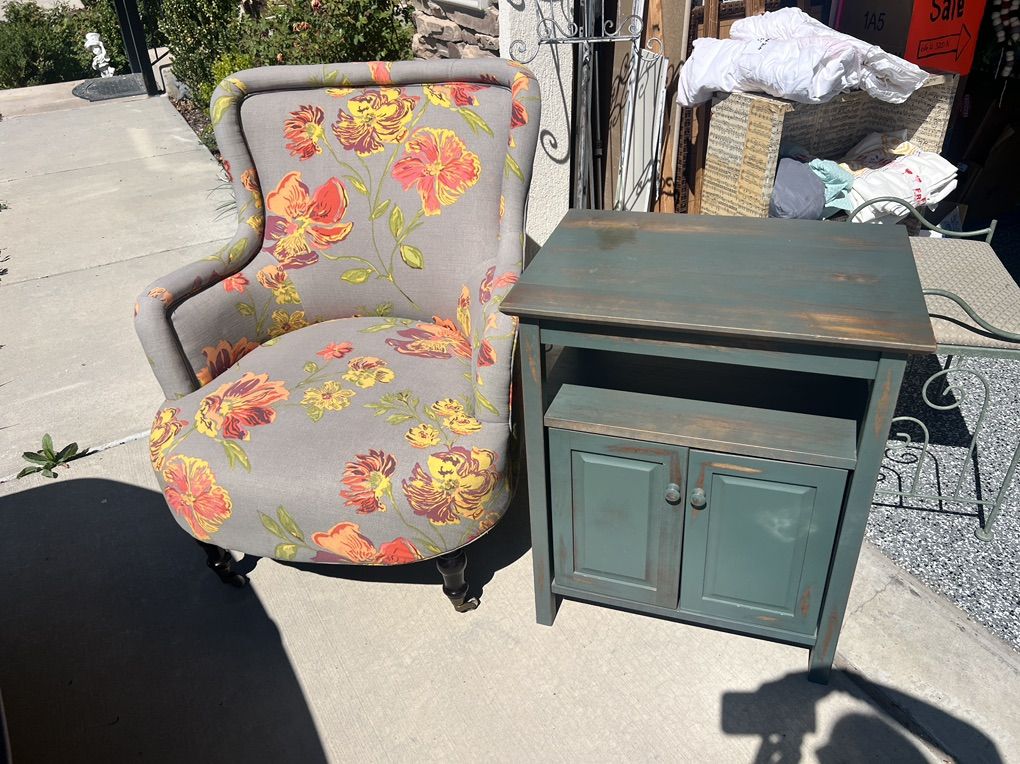 Accent Chair & Ebd Table