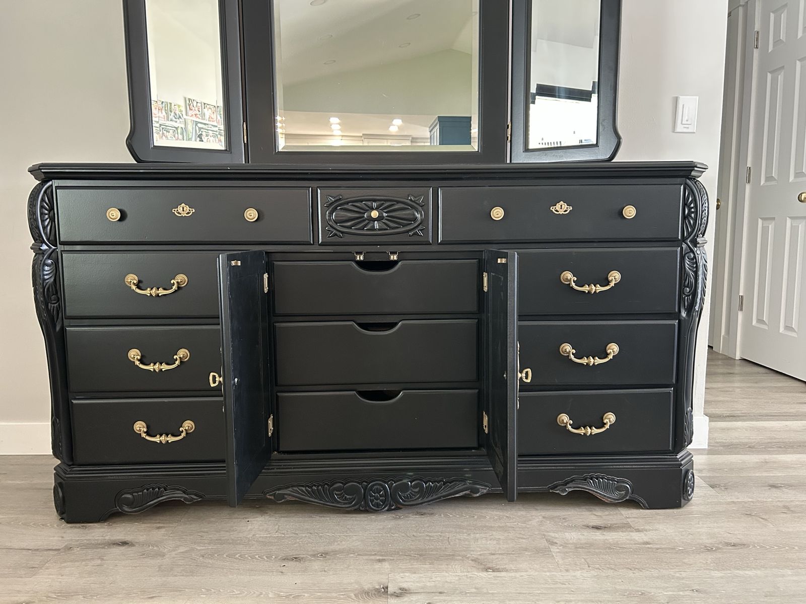 Beautiful 12 drawer dresser