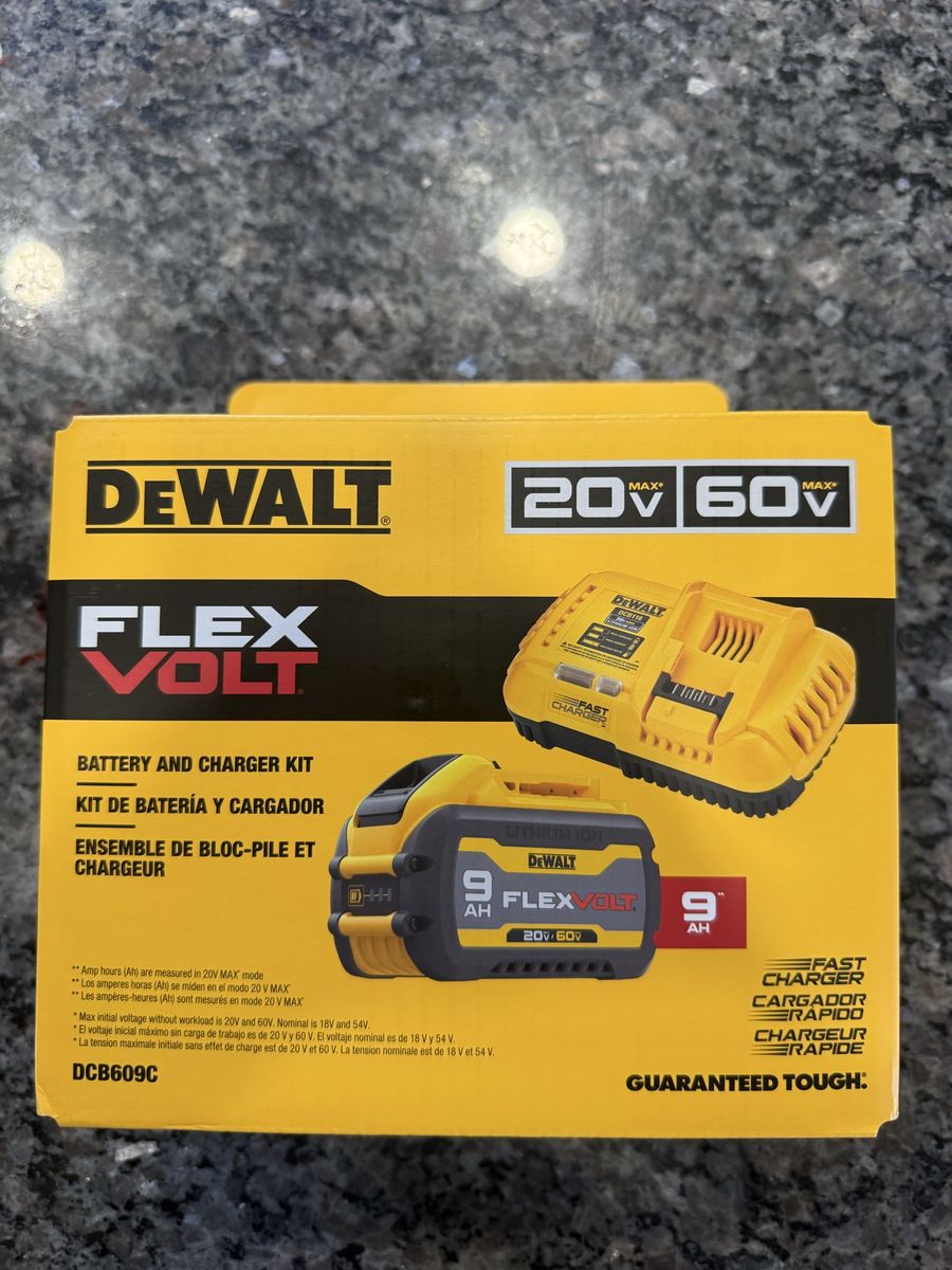 DEWALT FLEXVOLT 20V/60V MAX 9.0Ah Battery & Fast Charger Kit DCB609C