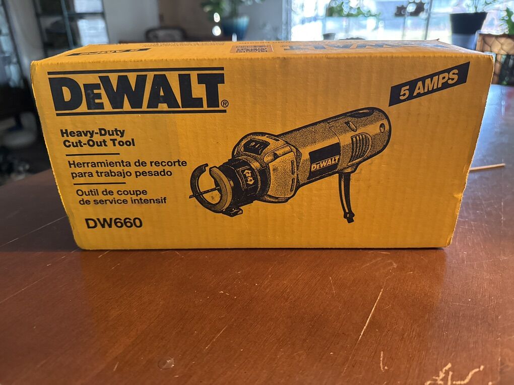 DeWalt Cut Out Tool