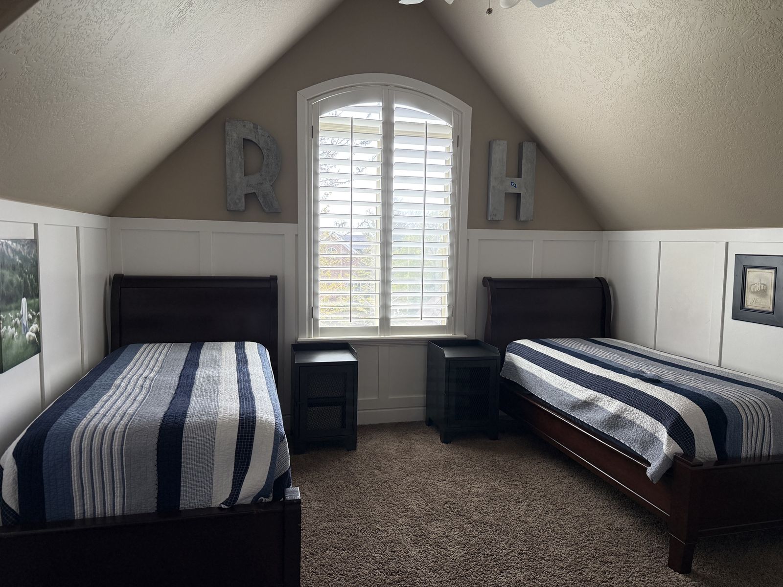 2 sleigh beds with mattresses & box springs