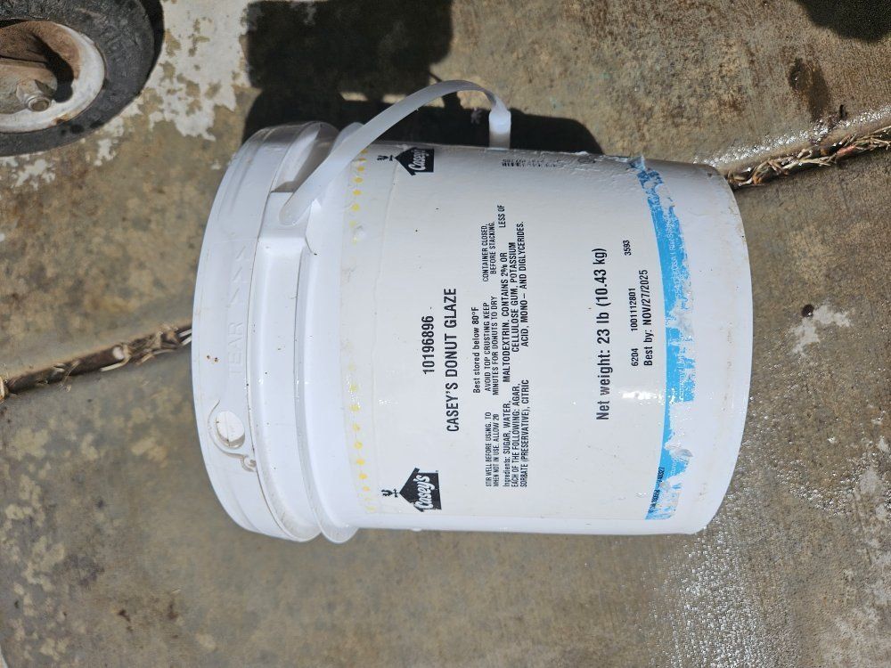 23 pound buckets of icing for bear bait