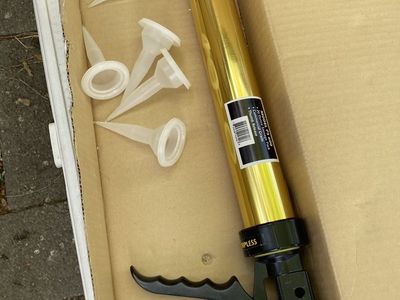 Dripless 120 oz. Sausage Pack Caulking Gun