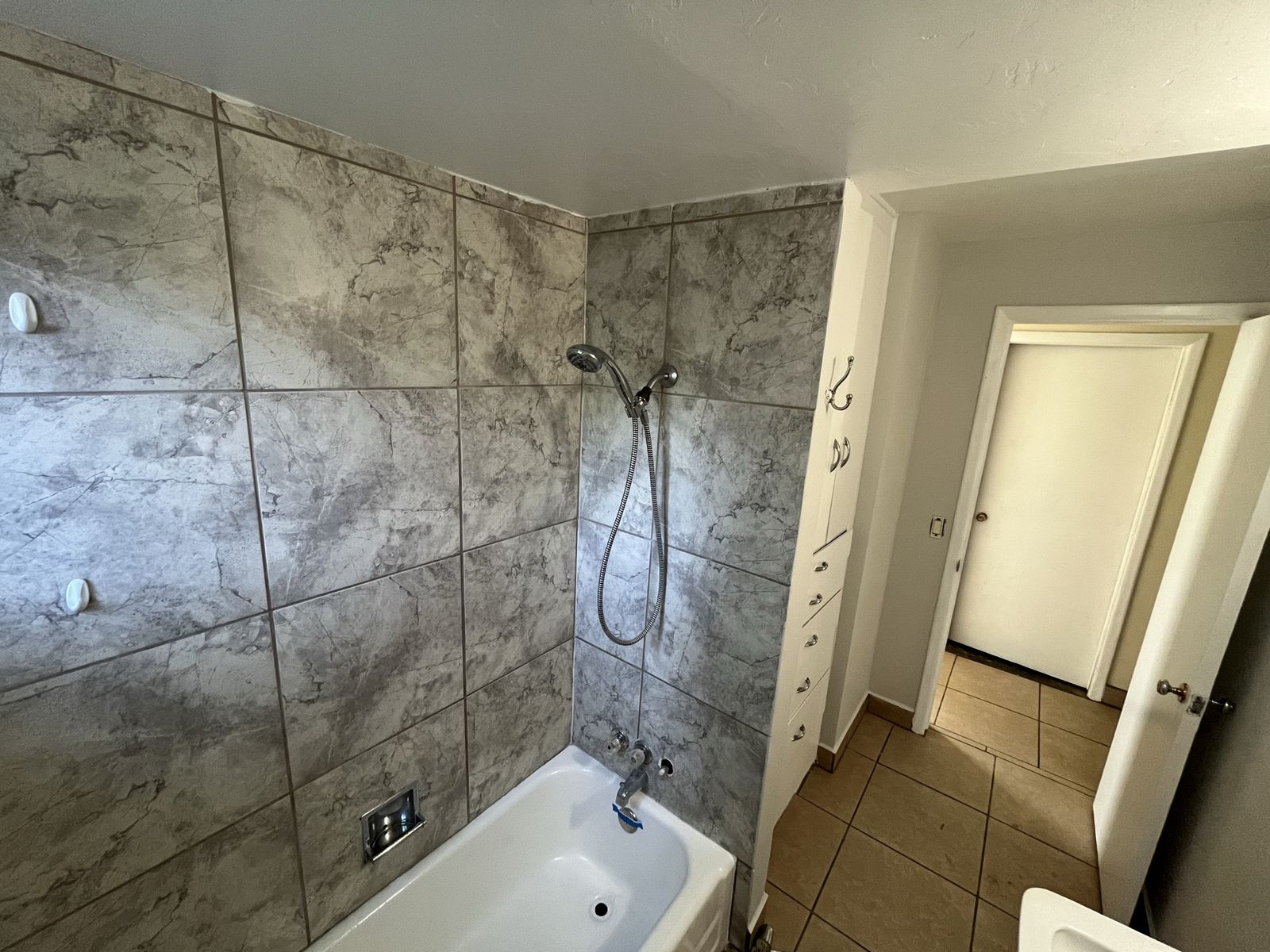 Main image 7