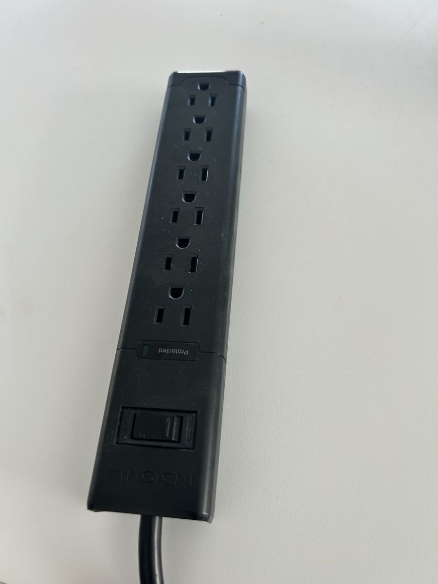 Insignia 6-Outlet Surge Protector