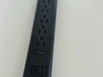 Insignia 6-Outlet Surge Protector