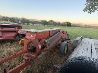 New Holland 275 Baler