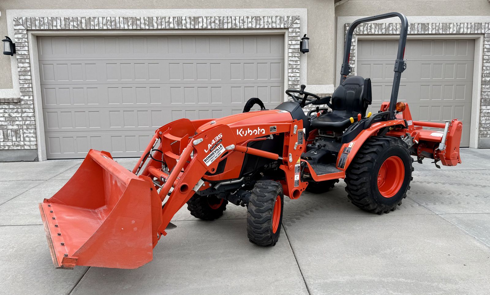 2022 Kubota B2601 Tractor w/ Loader + Scima Phoenix Tiller + 2 Buckets – 95 Hours
