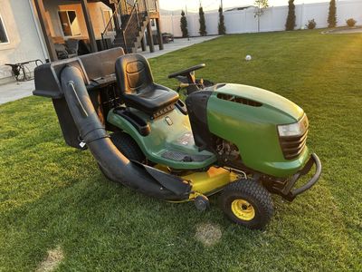 John Deere L111 Riding Lawn Mower with Rear Bagger Attachment