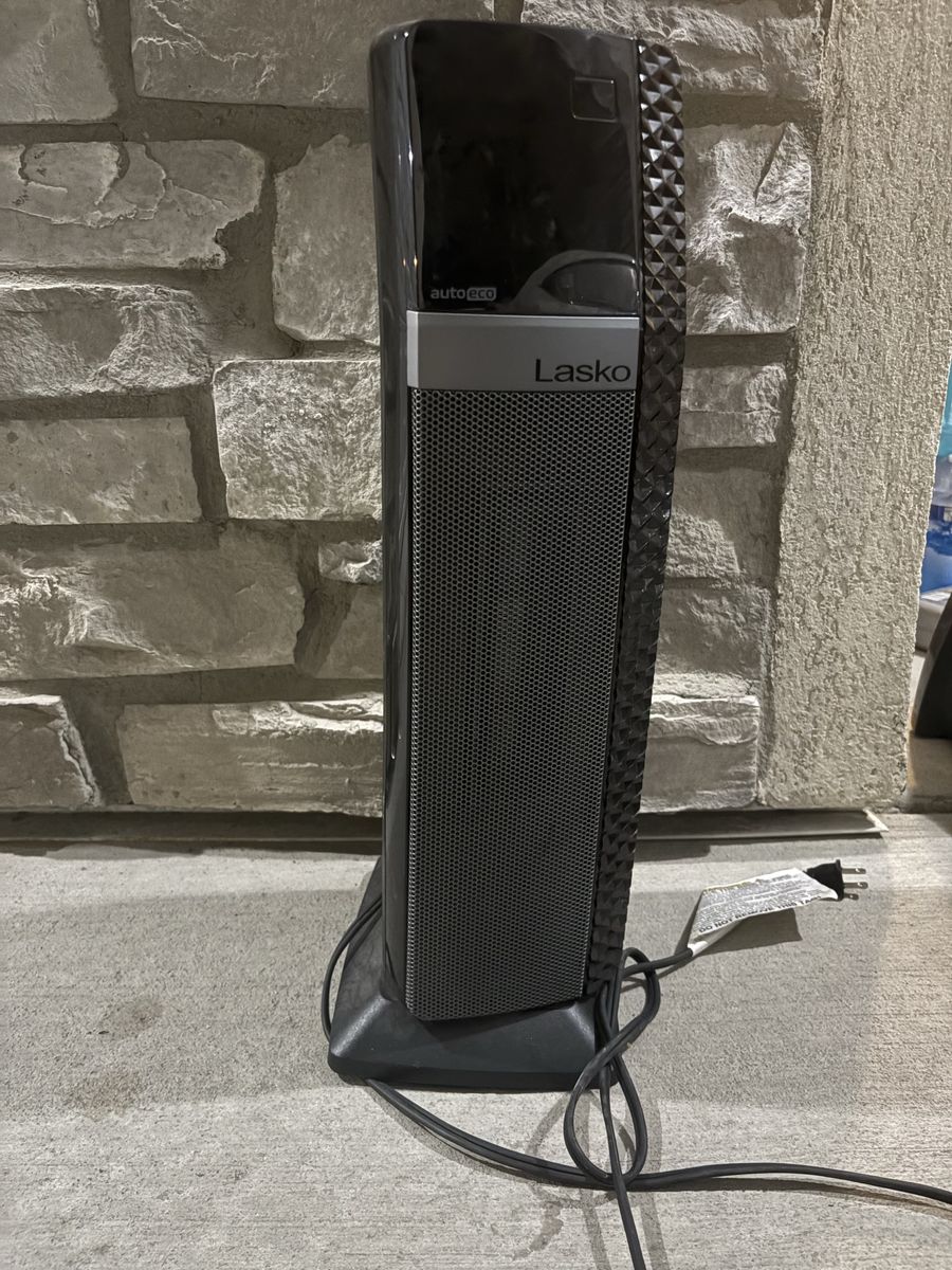 Lasko autoEco Black & Gray Oscillating Tower Heater