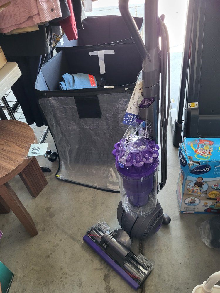 Dyson Ball Vacuum 
Qty-1