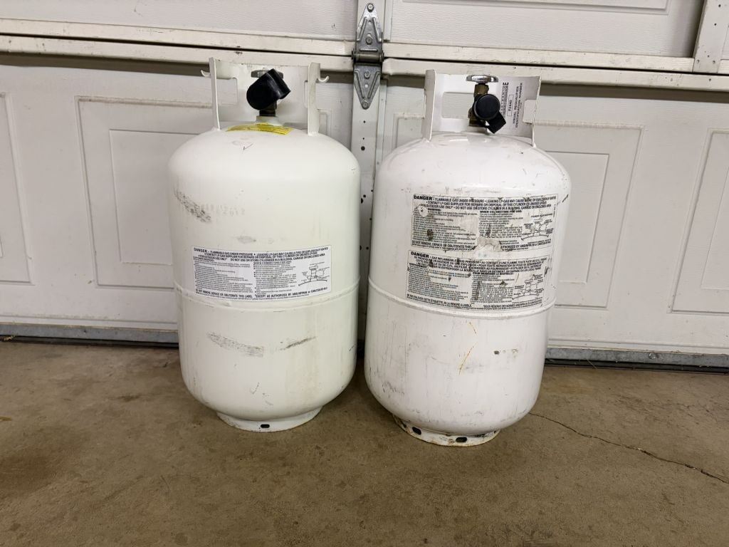 FULL 7 gallon / 30 lb. Propane LP Gas Cylinders/Tanks/Bottles for BBQ, Grill, RV... 30lbs. $65