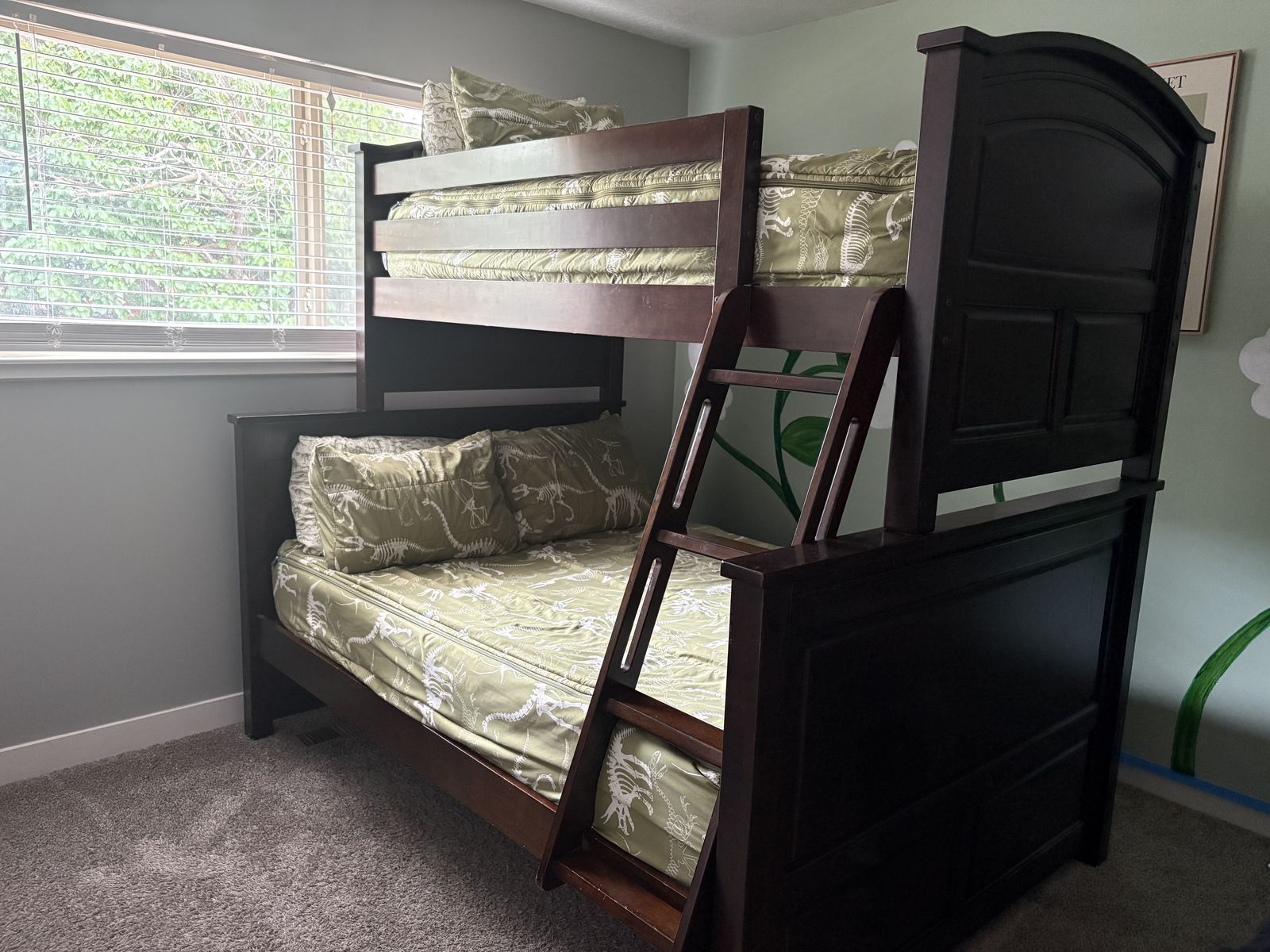 Solid Wood Bunk Bed - Twin/Full