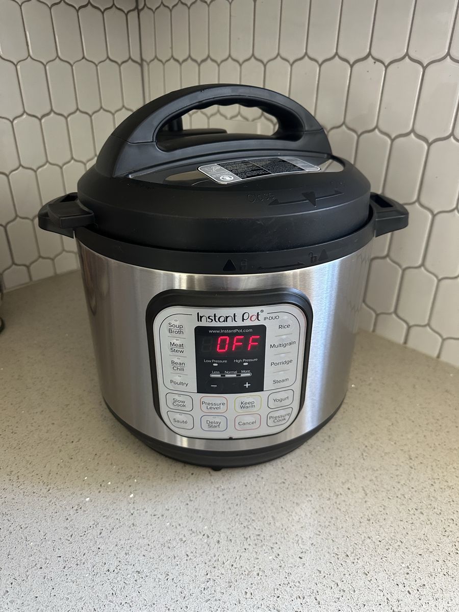 8 QT Instant Pot Multi-Use Pressure Cooker & Slow Cooker