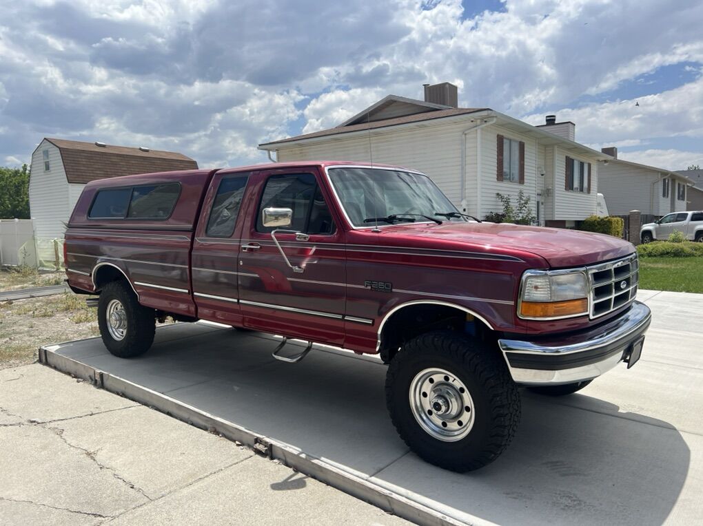 1995 Ford 460 w/ Transmission and transfer Case