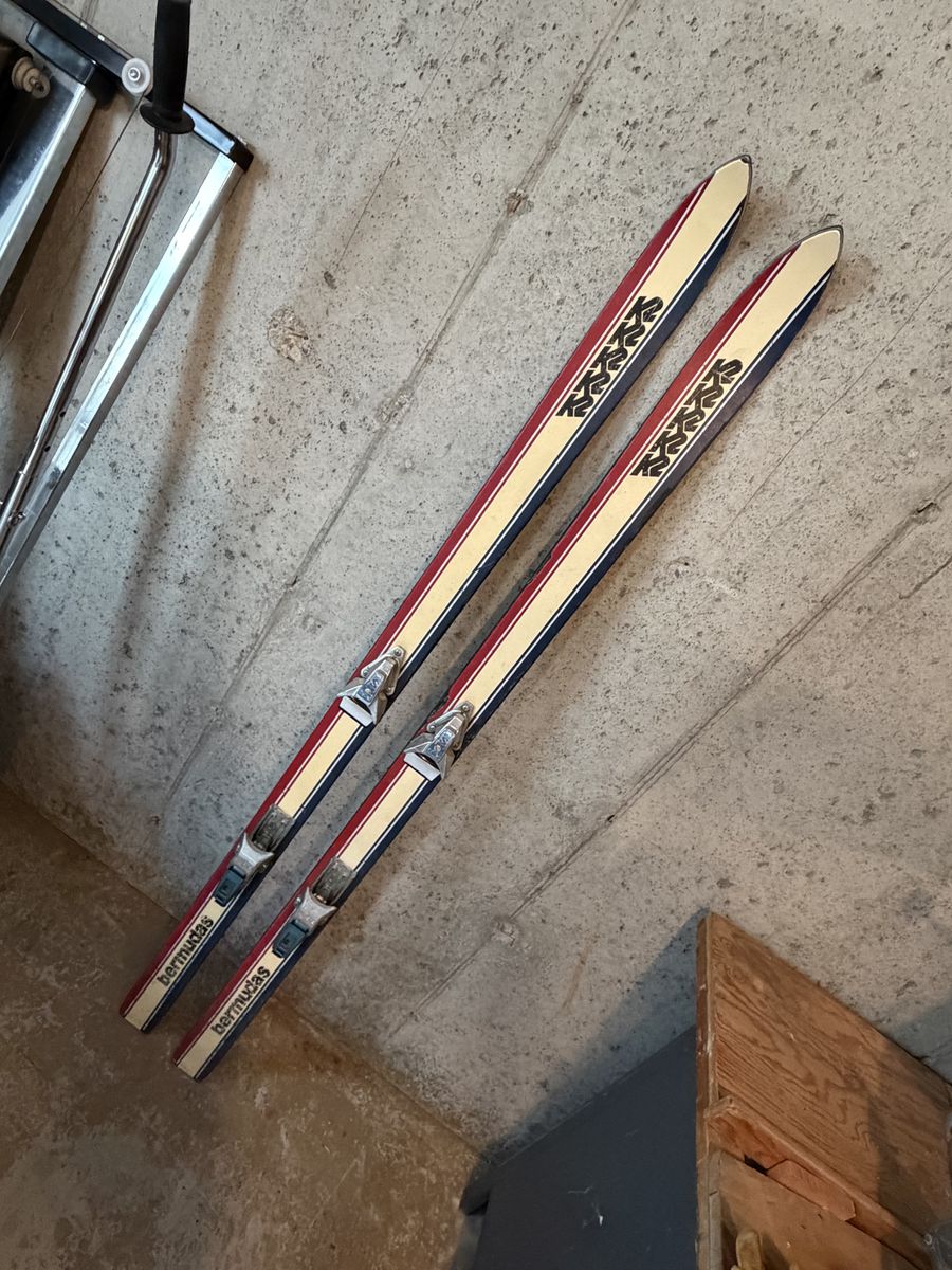 Vintage 1970s K2 Bermudas USA Skis w/ Salomon 202 Bindings – Retro Ski Décor $150cash/venmo in Provo