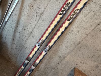 Vintage 1970s K2 Bermudas USA Skis w/ Salomon 202 Bindings – Retro Ski Décor $150cash/venmo in Provo