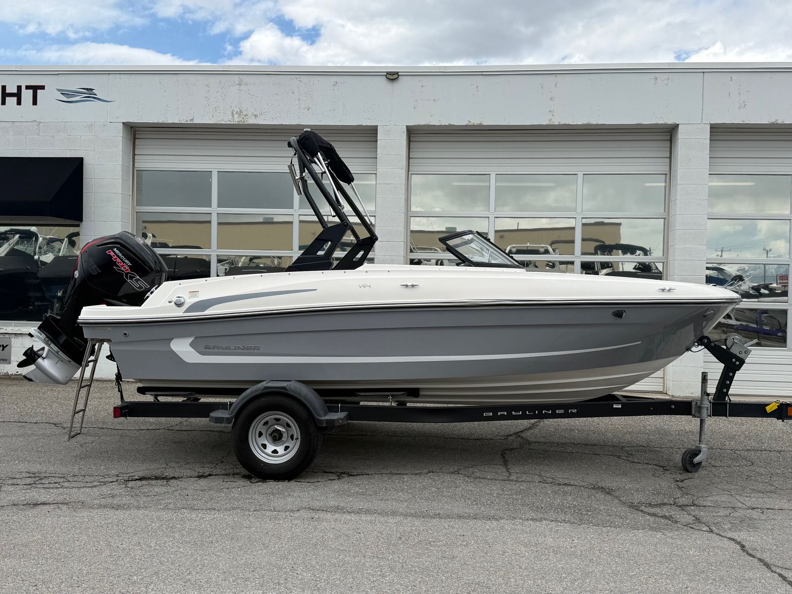 2021 18' Bayliner VR4 Bowrider