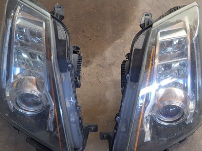 CTS, CTS-V headlights