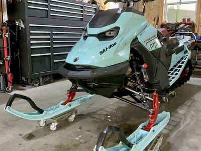 2024 Skidoo Turbo Freeride Big Screen. Immaculate!