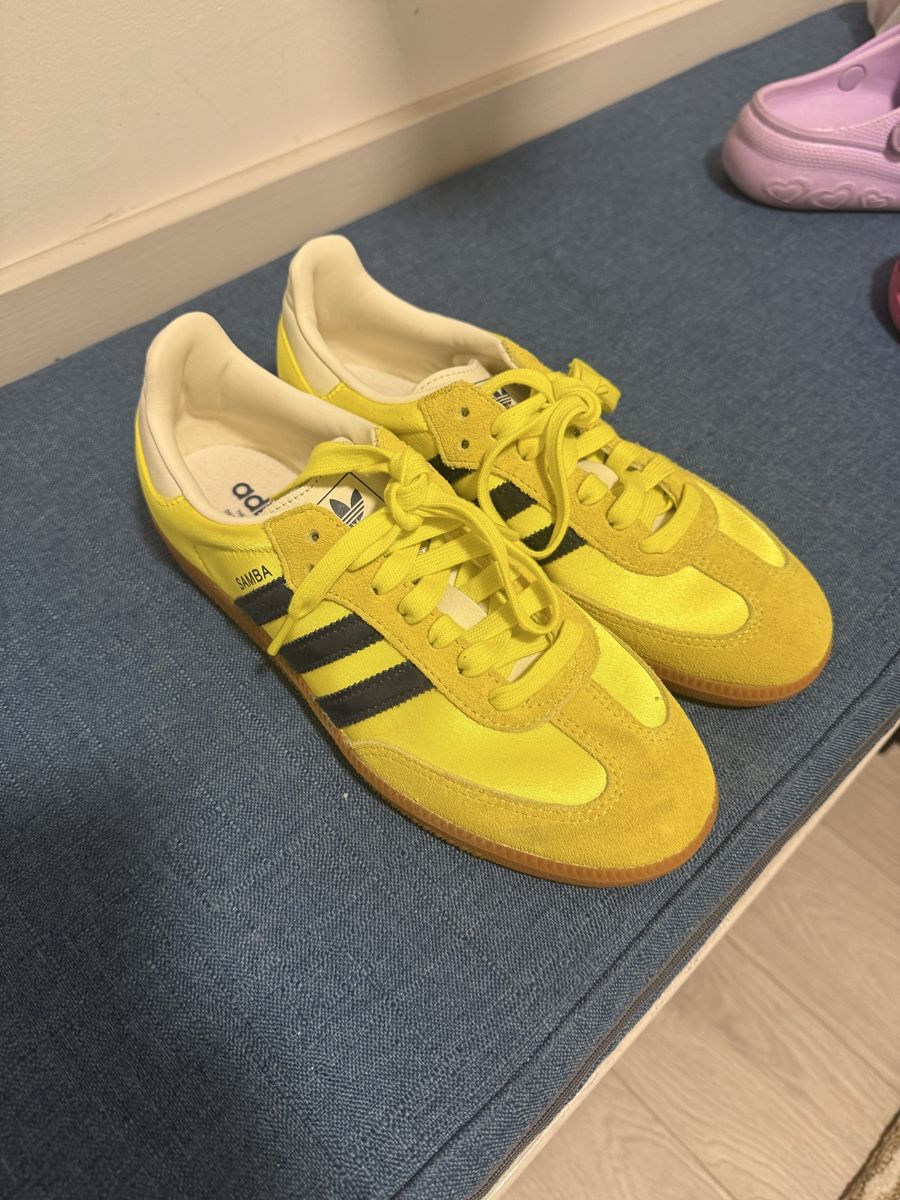 adidas Samba Yellow Sneakers with Black Stripes size 7.5 women’s