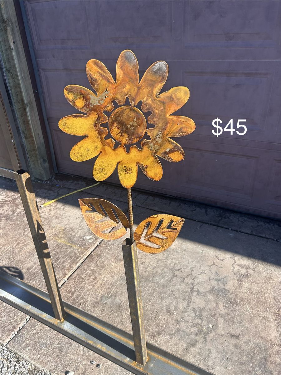 Metal yard flower